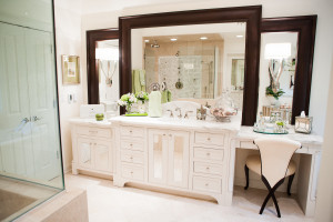 White Luxury Master Bathroom 04